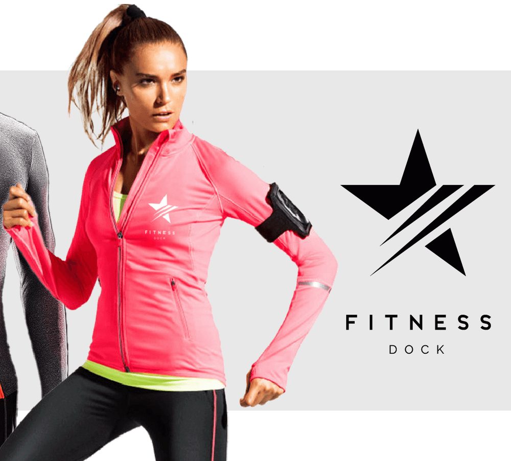 Atleta com casaco rosa e o logótipo estrela da Fitness Dock